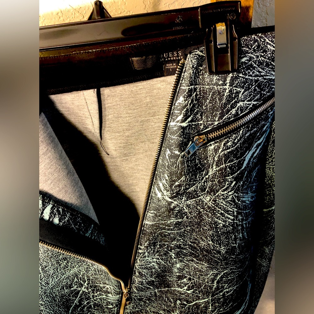 Guess Front Split Zipper Design Skirt Size Large - image 3